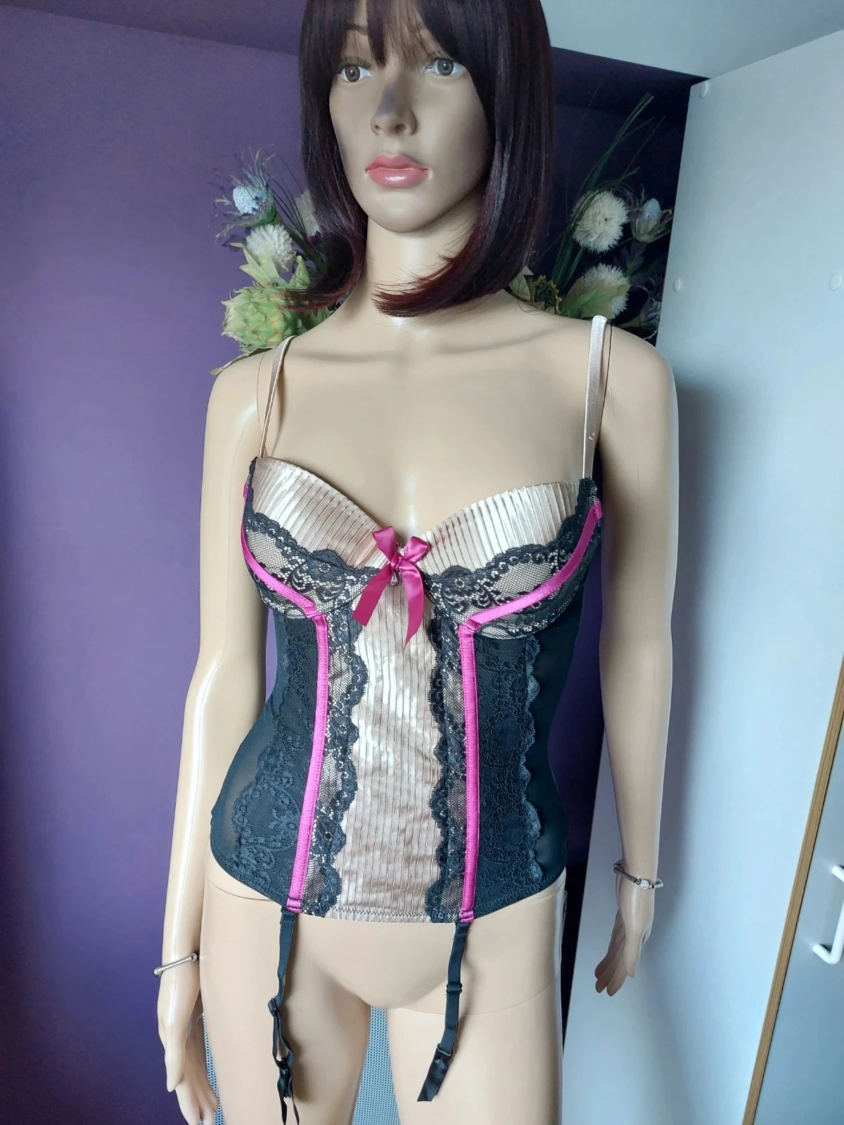 Bustier porte jarretelle ETAM au style glamour et raffiné. Taille 75B – photo 2